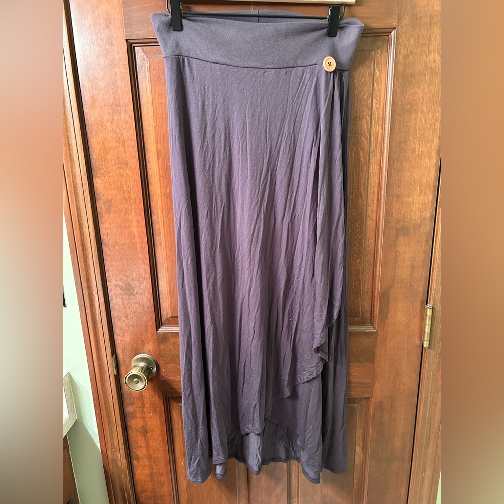 Matilda Jane Grey Comfortable glowy Maxi Skirt with cute wood button. Size L
